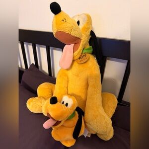 Disney Pluto & Pluto, Jr.: Soft & Cuddly